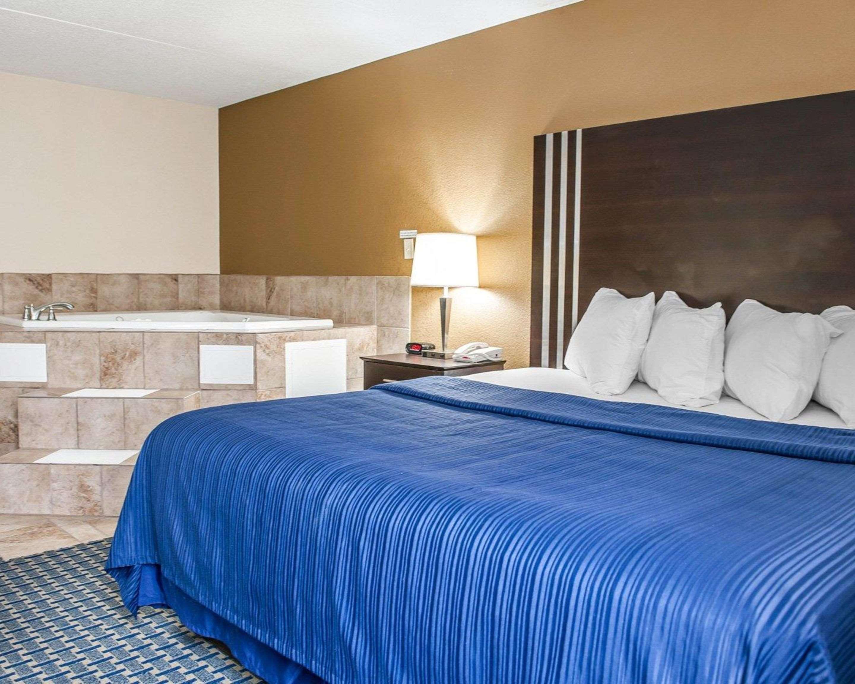 Quality Inn Terre Haute University Area Exterior foto